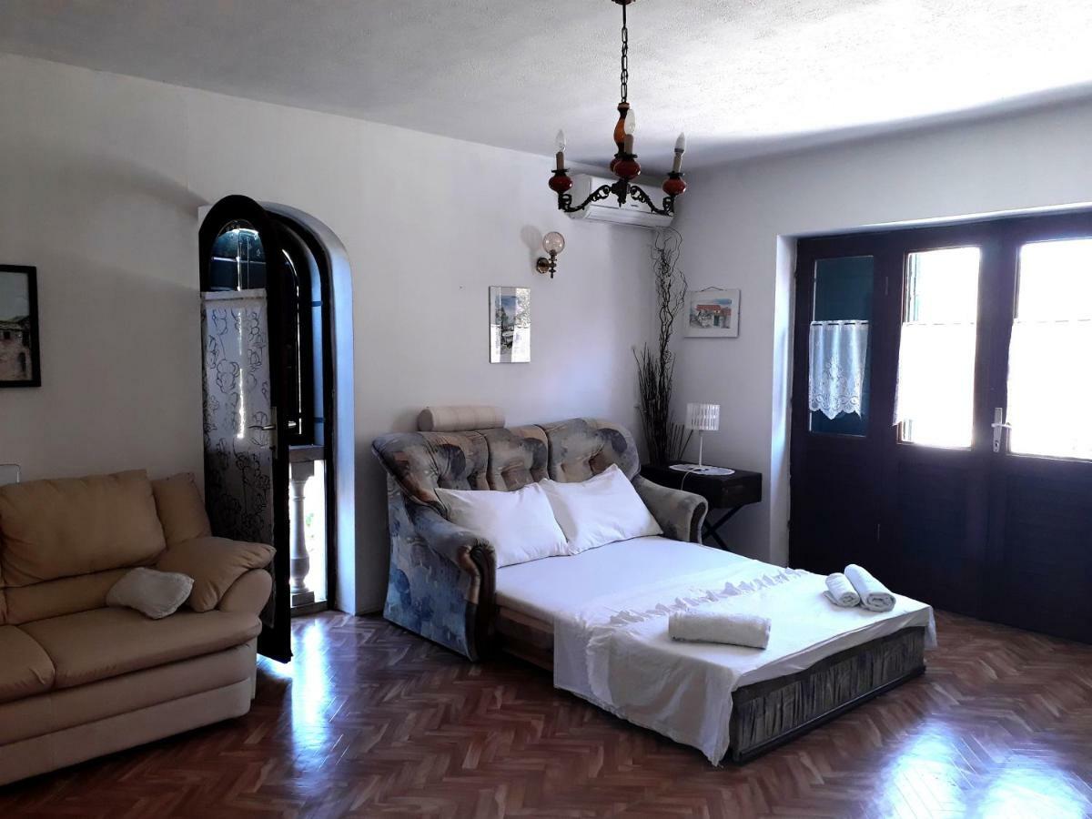 Apartmani Bepina Supetar Exterior foto